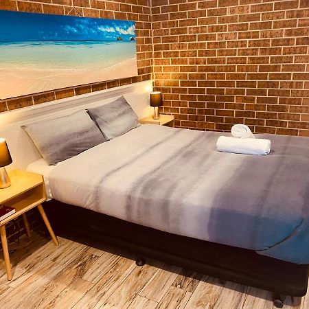 דה אינטרנס Buccaneer Motel מראה חיצוני תמונה