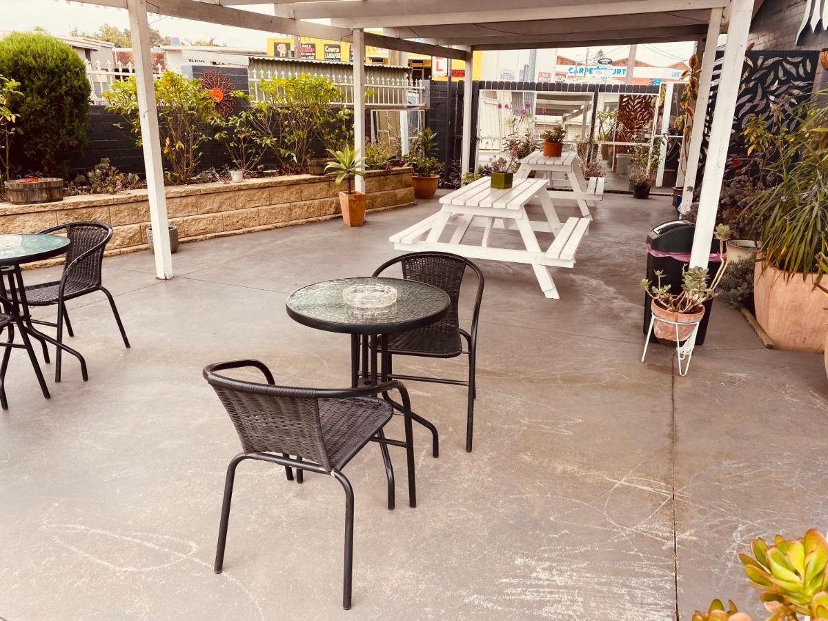 דה אינטרנס Buccaneer Motel מראה חיצוני תמונה